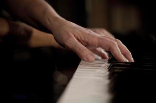 piano-player-32