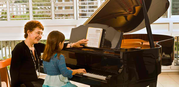 piano lessons and playing piano